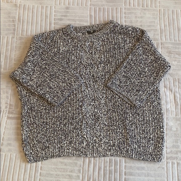H&M black and white short sleeve knit sweater sz L